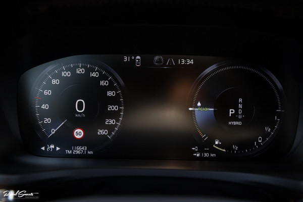 Volvo V60 2.0 T6 Recharge AWD Plus Dark | Longe Range | Adaptieve Cruise | Harman Kardon | Zwenkbare trekhaak | Memory |