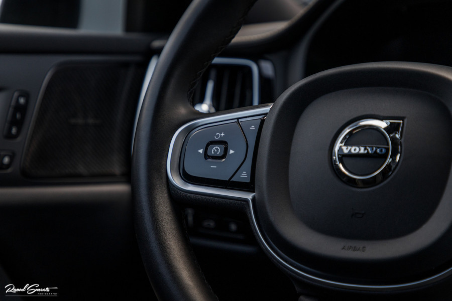 Volvo V60 2.0 T6 Recharge AWD Plus Dark | Longe Range | Adaptieve Cruise | Harman Kardon | Zwenkbare trekhaak | Memory |