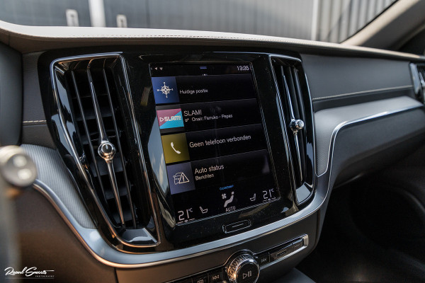 Volvo V60 2.0 T6 Recharge AWD Plus Dark | Longe Range | Adaptieve Cruise | Harman Kardon | Zwenkbare trekhaak | Memory |