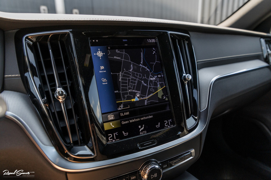 Volvo V60 2.0 T6 Recharge AWD Plus Dark | Longe Range | Adaptieve Cruise | Harman Kardon | Zwenkbare trekhaak | Memory |