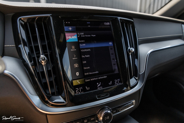 Volvo V60 2.0 T6 Recharge AWD Plus Dark | Longe Range | Adaptieve Cruise | Harman Kardon | Zwenkbare trekhaak | Memory |