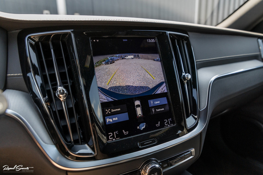 Volvo V60 2.0 T6 Recharge AWD Plus Dark | Longe Range | Adaptieve Cruise | Harman Kardon | Zwenkbare trekhaak | Memory |