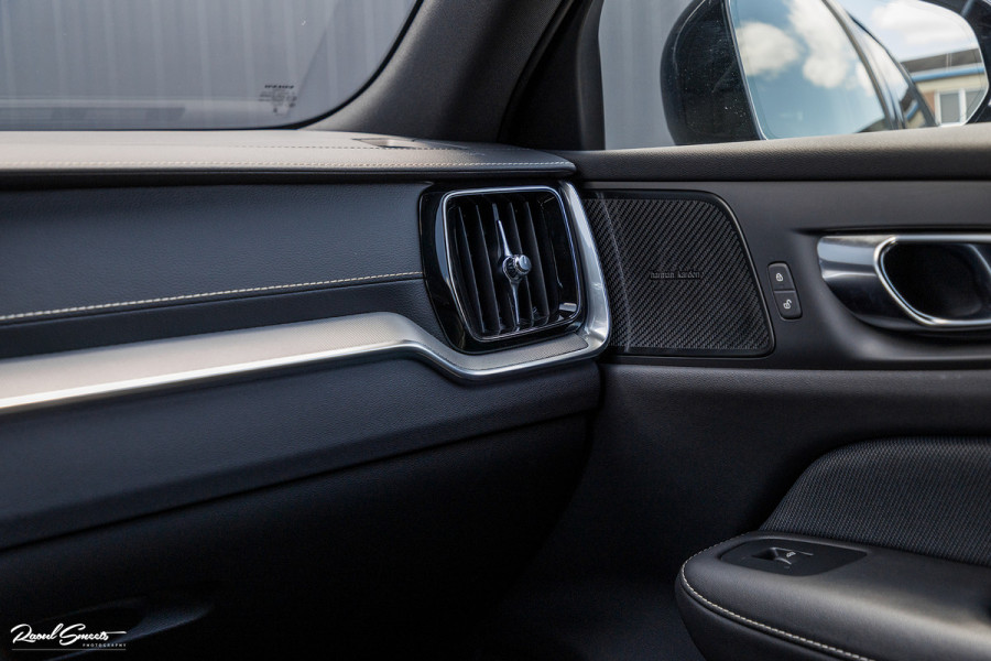 Volvo V60 2.0 T6 Recharge AWD Plus Dark | Longe Range | Adaptieve Cruise | Harman Kardon | Zwenkbare trekhaak | Memory |