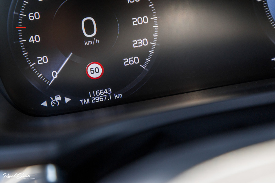 Volvo V60 2.0 T6 Recharge AWD Plus Dark | Longe Range | Adaptieve Cruise | Harman Kardon | Zwenkbare trekhaak | Memory |