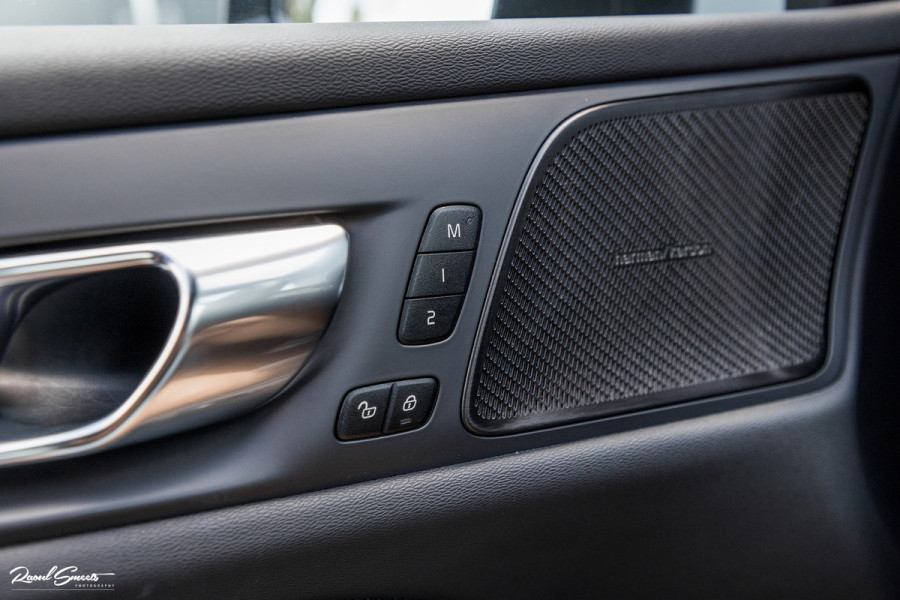 Volvo V60 2.0 T6 Recharge AWD Plus Dark | Longe Range | Adaptieve Cruise | Harman Kardon | Zwenkbare trekhaak | Memory |