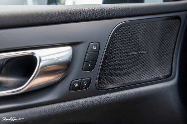 Volvo V60 2.0 T6 Recharge AWD Plus Dark | Longe Range | Adaptieve Cruise | Harman Kardon | Zwenkbare trekhaak | Memory |