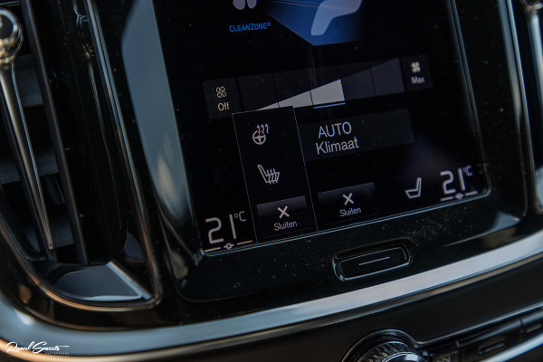 Volvo V60 2.0 T6 Recharge AWD Plus Dark | Longe Range | Adaptieve Cruise | Harman Kardon | Zwenkbare trekhaak | Memory |