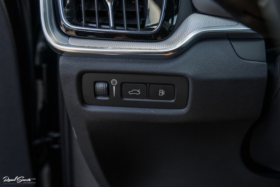 Volvo V60 2.0 T6 Recharge AWD Plus Dark | Longe Range | Adaptieve Cruise | Harman Kardon | Zwenkbare trekhaak | Memory |