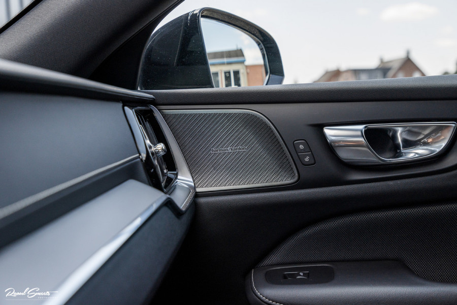 Volvo V60 2.0 T6 Recharge AWD Plus Dark | Longe Range | Adaptieve Cruise | Harman Kardon | Zwenkbare trekhaak | Memory |