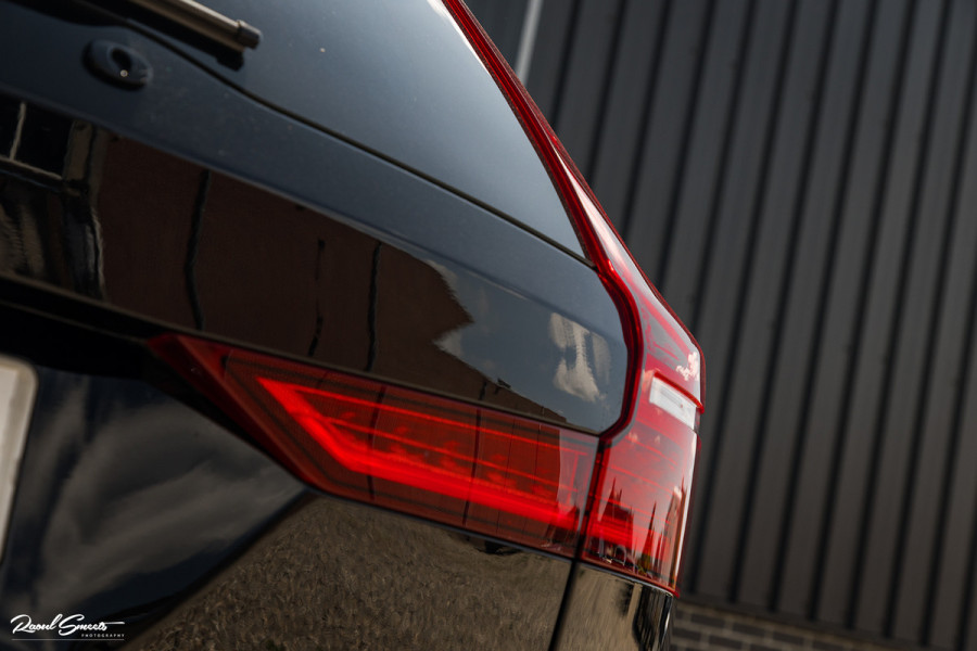 Volvo V60 2.0 T6 Recharge AWD Plus Dark | Longe Range | Adaptieve Cruise | Harman Kardon | Zwenkbare trekhaak | Memory |