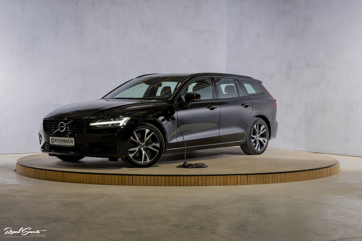 Volvo V60 2.0 T6 Recharge AWD R-Design | Apple carplay | Cruise control | Zwenkbare trekhaak | Memory | Volvo V60 2.0 T6 Recharge AWD R-Design | Apple carplay | Cruise control | Zwenkbare trekhaak | Memory |