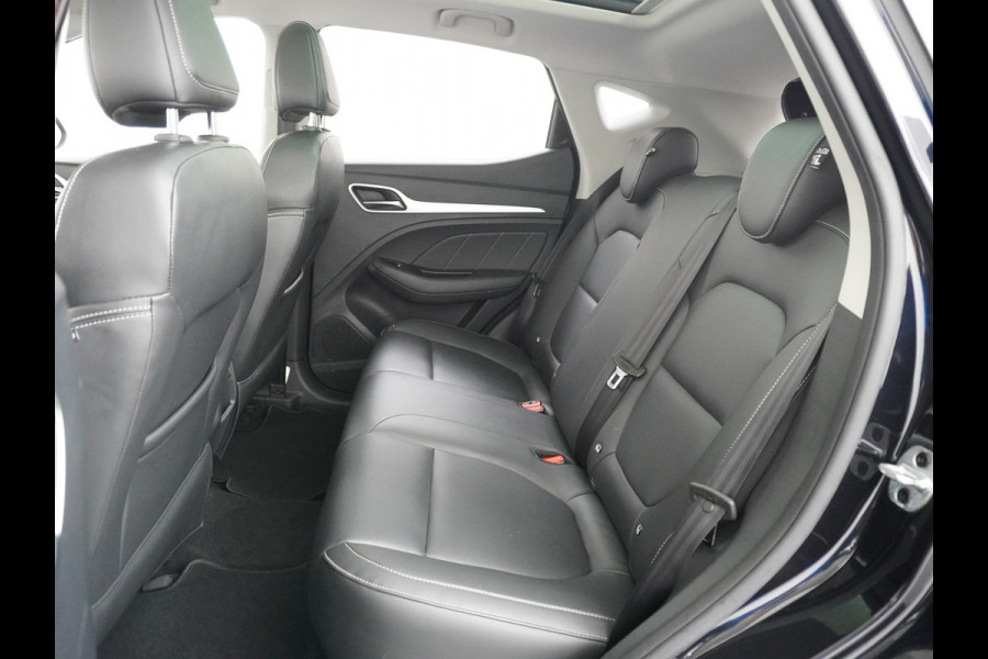 MG Mg Zs EV Luxury 45kWh Leder Panodak Camera Cruise Adaptief Apple Carplay Android Auto Stoelverwarming Airco Navi DAB Pdc Keyless Led Regensensor Lmv Bluetooth Connected services LaneAssist Verkeersbord detectie 1e Eigenaar Dealeronderhouden