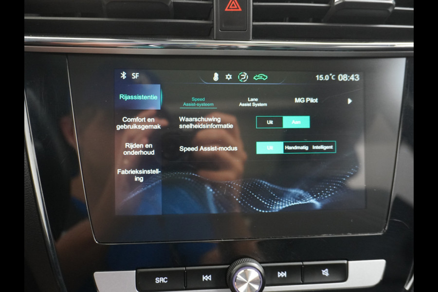 MG Mg Zs EV Luxury 45kWh Leder Panodak Camera Cruise Adaptief Apple Carplay Android Auto Stoelverwarming Airco Navi DAB Pdc Keyless Led Regensensor Lmv Bluetooth Connected services LaneAssist Verkeersbord detectie 1e Eigenaar Dealeronderhouden