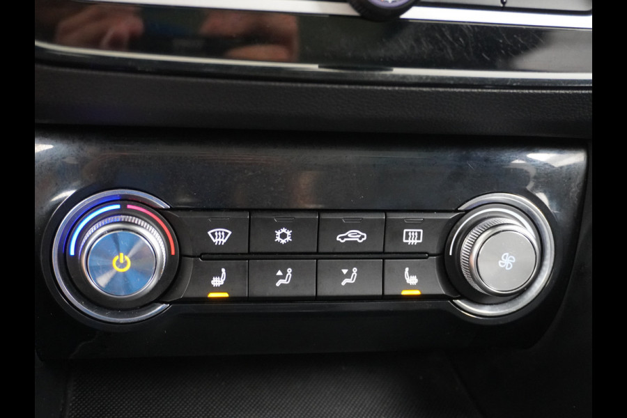 MG Mg Zs EV Luxury 45kWh Leder Panodak Camera Cruise Adaptief Apple Carplay Android Auto Stoelverwarming Airco Navi DAB Pdc Keyless Led Regensensor Lmv Bluetooth Connected services LaneAssist Verkeersbord detectie 1e Eigenaar Dealeronderhouden