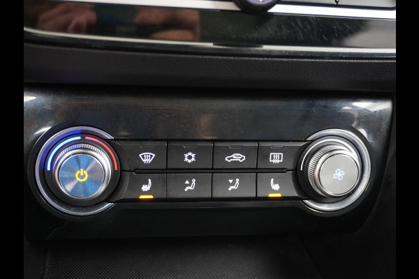 MG Mg Zs EV Luxury 45kWh Leder Panodak Camera Cruise Adaptief Apple Carplay Android Auto Stoelverwarming Airco Navi DAB Pdc Keyless Led Regensensor Lmv Bluetooth Connected services LaneAssist Verkeersbord detectie 1e Eigenaar Dealeronderhouden