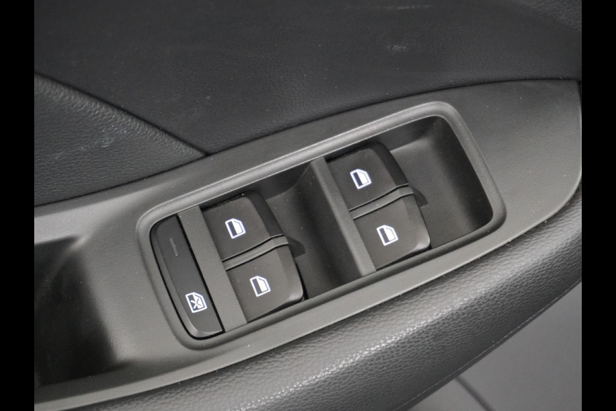 MG Mg Zs EV Luxury 45kWh Leder Panodak Camera Cruise Adaptief Apple Carplay Android Auto Stoelverwarming Airco Navi DAB Pdc Keyless Led Regensensor Lmv Bluetooth Connected services LaneAssist Verkeersbord detectie 1e Eigenaar Dealeronderhouden