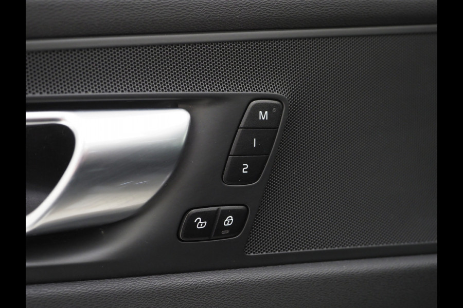 Volvo XC60 2.0 T6 Recharge AWD Plus Long Range | Panoramadak | Keyless | Camera | Memory | Leder | Virtual | Carplay
