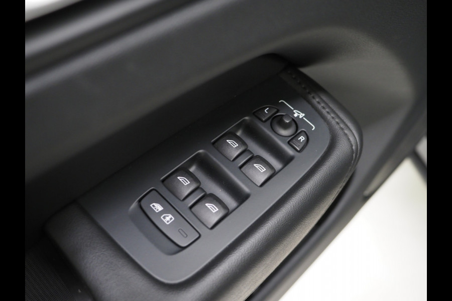 Volvo XC60 2.0 T6 Recharge AWD Plus Long Range | Panoramadak | Keyless | Camera | Memory | Leder | Virtual | Carplay