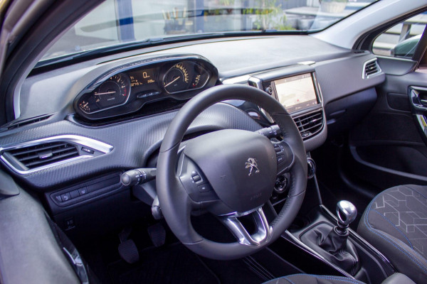 Peugeot 2008 1.2 PureTech Signature|Prijs rijklaar incl. 12 mnd garantie| Bluetooth, Airco, NAV,DAB, Carplay Cruise