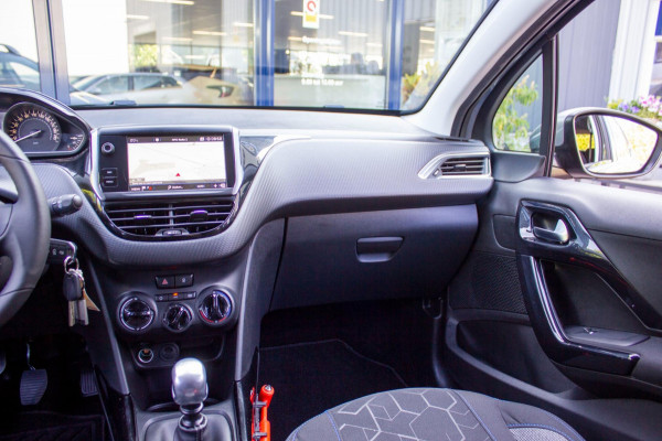 Peugeot 2008 1.2 PureTech Signature|Prijs rijklaar incl. 12 mnd garantie| Bluetooth, Airco, NAV,DAB, Carplay Cruise