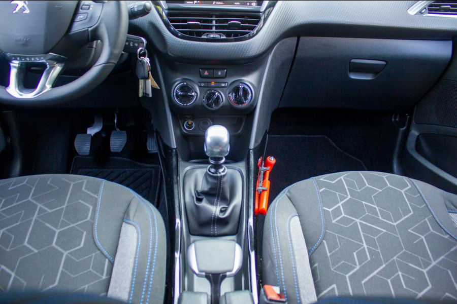 Peugeot 2008 1.2 PureTech Signature|Prijs rijklaar incl. 12 mnd garantie| Bluetooth, Airco, NAV,DAB, Carplay Cruise