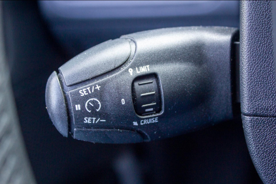 Peugeot 2008 1.2 PureTech Signature|Prijs rijklaar incl. 12 mnd garantie| Bluetooth, Airco, NAV,DAB, Carplay Cruise