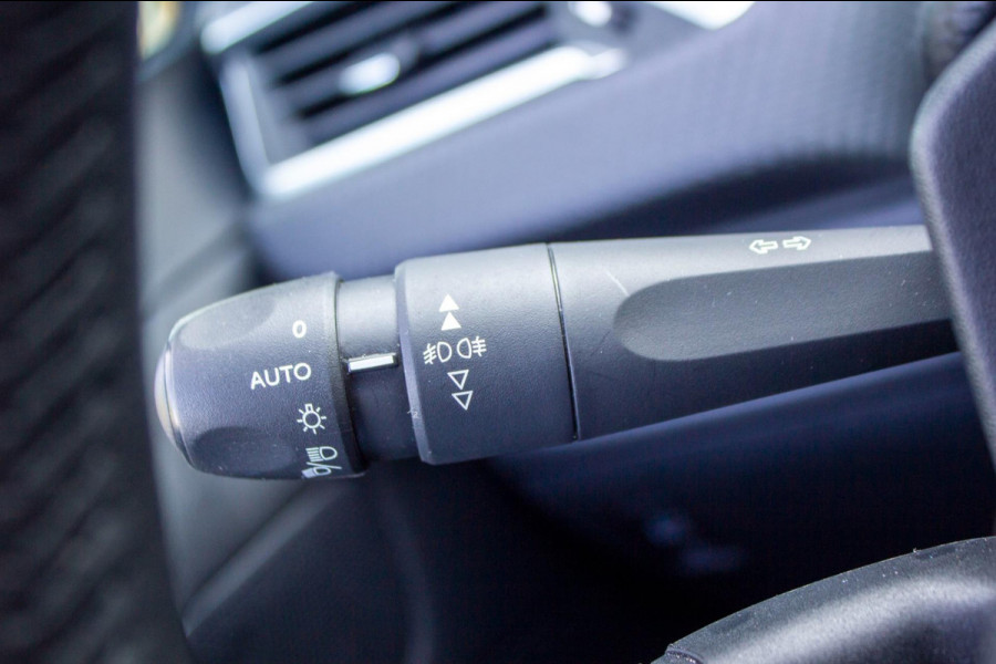 Peugeot 2008 1.2 PureTech Signature|Prijs rijklaar incl. 12 mnd garantie| Bluetooth, Airco, NAV,DAB, Carplay Cruise
