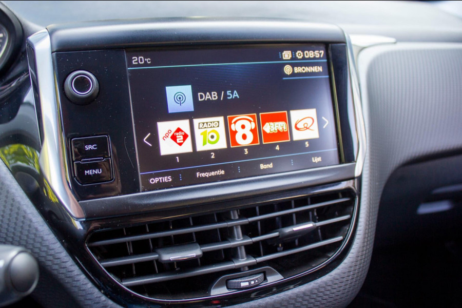Peugeot 2008 1.2 PureTech Signature|Prijs rijklaar incl. 12 mnd garantie| Bluetooth, Airco, NAV,DAB, Carplay Cruise