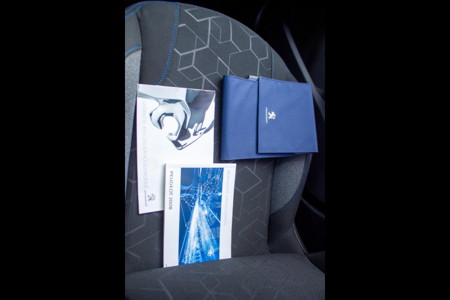 Peugeot 2008 1.2 PureTech Signature|Prijs rijklaar incl. 12 mnd garantie| Bluetooth, Airco, NAV,DAB, Carplay Cruise