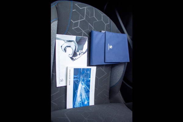 Peugeot 2008 1.2 PureTech Signature|Prijs rijklaar incl. 12 mnd garantie| Bluetooth, Airco, NAV,DAB, Carplay Cruise