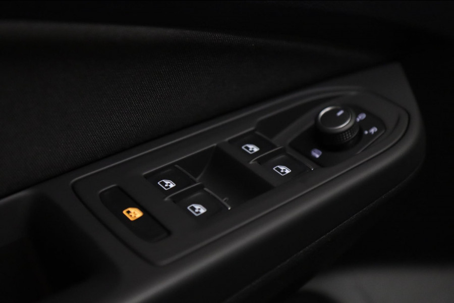 Volkswagen Golf 1.0 eTSI Life SFEERVERLICHTING/360SENSOREN/LMVELGEN