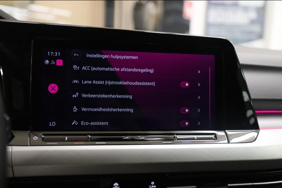 Volkswagen Golf 1.0 eTSI Life SFEERVERLICHTING/360SENSOREN/LMVELGEN