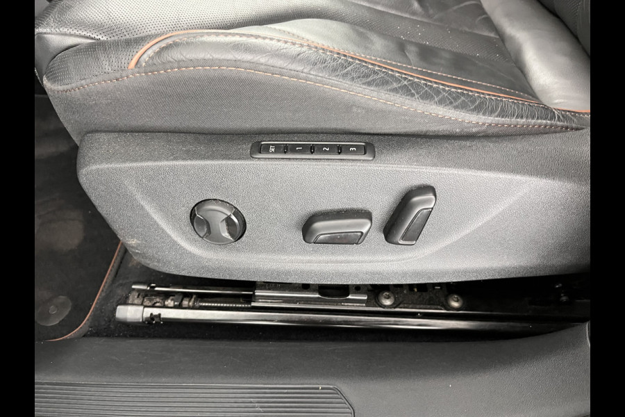 Škoda ENYAQ iV 80 Luxus [ 3-Fase ] (INCL-BTW) *PANO | LUXURY-LEATHER | HEAD-UP | ADAPTIVE-CRUISE | MEMORY-PACK | FULL-LED | DIGI-COCKPIT | BLIND-SPOT | NAVI-FULLMAP | KEYLESS | CAMERA | HEATED-SPORTSEATS | KEYLESS | 19"ALU*