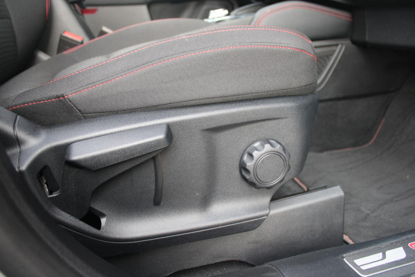 Ford Kuga 2.5 225PK PHEV ST-LINE | PANORAMISCH SCHUIF/KANTEL DAK | ELEKTRISCH BEDIENBARE ACHTERKLEP  | 360° CAMERA | KEYLESS ENTRY/START | CLIMATE CONTROL | ADAPTIVE CRUISE CONTROL | DAB+ RADIO | DRAADLOZE TELEFOONLADER | NAVIGATIE | APPLE CARPLAY/ANDROID AUTO | DODEHOEK DETECTIE | 19" LICHTMETALEN VELGEN |