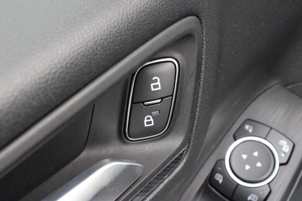 Ford Kuga 2.5 225PK PHEV ST-LINE | PANORAMISCH SCHUIF/KANTEL DAK | ELEKTRISCH BEDIENBARE ACHTERKLEP  | 360° CAMERA | KEYLESS ENTRY/START | CLIMATE CONTROL | ADAPTIVE CRUISE CONTROL | DAB+ RADIO | DRAADLOZE TELEFOONLADER | NAVIGATIE | APPLE CARPLAY/ANDROID AUTO | DODEHOEK DETECTIE | 19" LICHTMETALEN VELGEN |