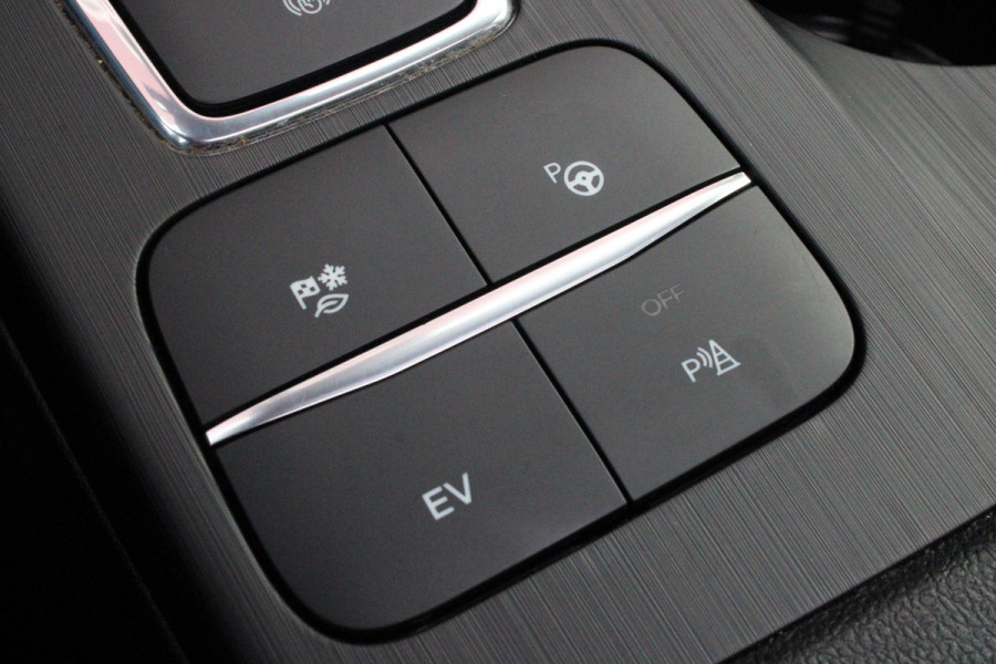 Ford Kuga 2.5 225PK PHEV ST-LINE | PANORAMISCH SCHUIF/KANTEL DAK | ELEKTRISCH BEDIENBARE ACHTERKLEP  | 360° CAMERA | KEYLESS ENTRY/START | CLIMATE CONTROL | ADAPTIVE CRUISE CONTROL | DAB+ RADIO | DRAADLOZE TELEFOONLADER | NAVIGATIE | APPLE CARPLAY/ANDROID AUTO | DODEHOEK DETECTIE | 19" LICHTMETALEN VELGEN |