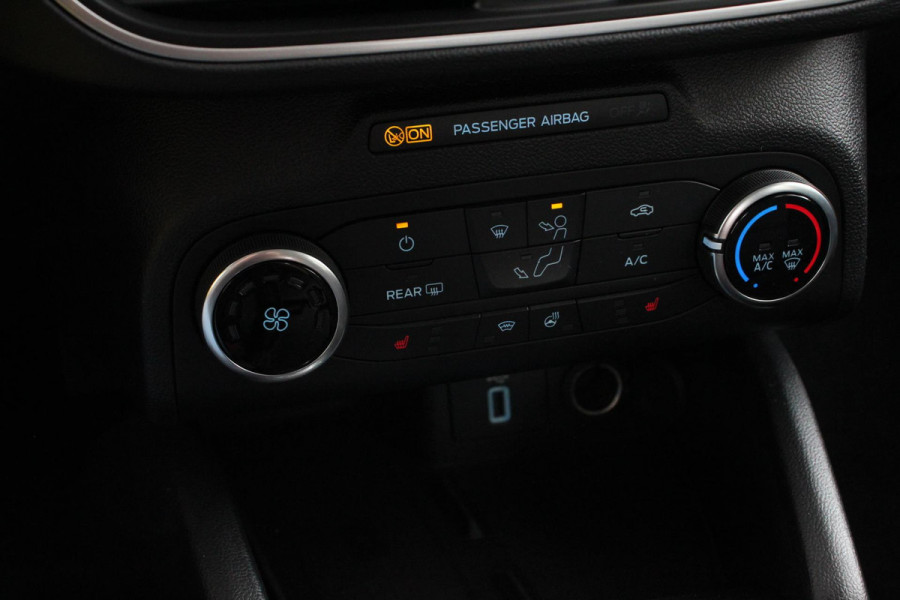 Ford Focus 1.0 EcoBoost 125pk Automaat Cool & Connect | Navigatie | Airco | Cruise control | Camera | DAB | Led | Lichtmetalen Velgen | Parkeer Sensoren