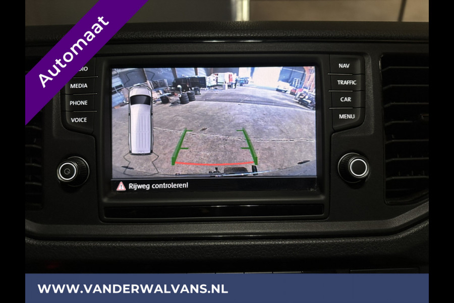 Volkswagen Crafter 2.0 TDI 141pk Automaat L3H3 L2H2 Euro6 Airco | Camera | Navigatie | 3000kg Trekhaak | Cruisecontrol Chauffeursstoel, Parkeersensoren, Stoelverwarming, Bijrijdersbank