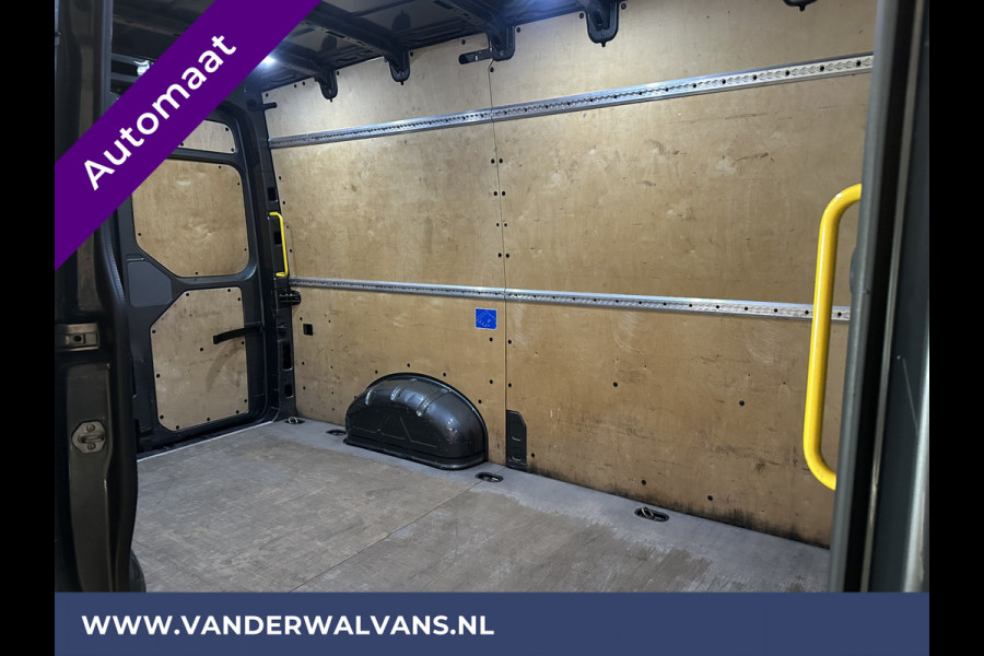 Volkswagen Crafter 2.0 TDI 141pk Automaat L3H3 L2H2 Euro6 Airco | Camera | Navigatie | 3000kg Trekhaak | Cruisecontrol Chauffeursstoel, Parkeersensoren, Stoelverwarming, Bijrijdersbank