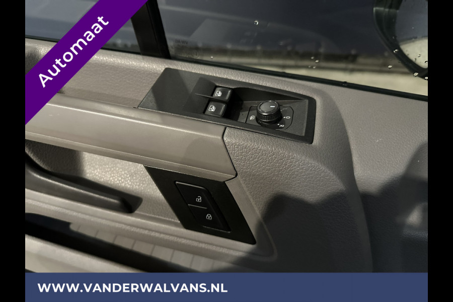 Volkswagen Crafter 2.0 TDI 141pk Automaat L3H3 L2H2 Euro6 Airco | Camera | Navigatie | 3000kg Trekhaak | Cruisecontrol Chauffeursstoel, Parkeersensoren, Stoelverwarming, Bijrijdersbank