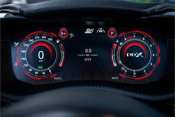 Aston Martin Dbx 4.0 V8 707 - AMR23 | F1-Inspired | Panorama | Keramisch | Elek. Trekhaak