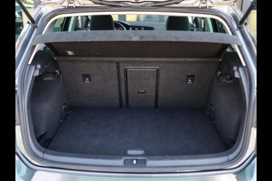 Volkswagen Golf 1.5 TSI Highline Business R-Line | Stoelverw. | PDC | ACC