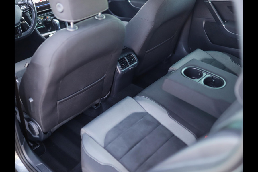 Volkswagen Golf 1.5 TSI Highline Business R-Line | Stoelverw. | PDC | ACC