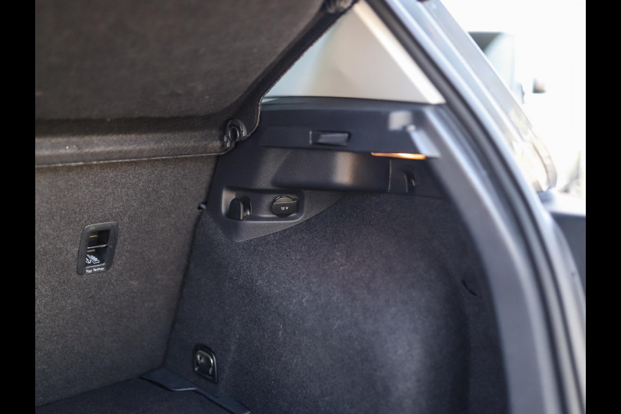 Volkswagen Golf 1.5 TSI Highline Business R-Line | Stoelverw. | PDC | ACC