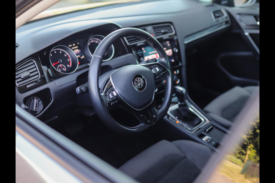 Volkswagen Golf 1.5 TSI Highline Business R-Line | Stoelverw. | PDC | ACC