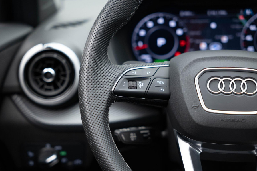 Audi Q2 35 TFSI Edition one |3xS-Line|Pano|Ambient|VOLL|