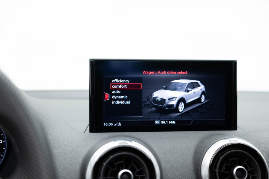 Audi Q2 35 TFSI Edition one |3xS-Line|Pano|Ambient|VOLL|