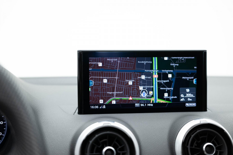 Audi Q2 35 TFSI Edition one |3xS-Line|Pano|Ambient|VOLL|