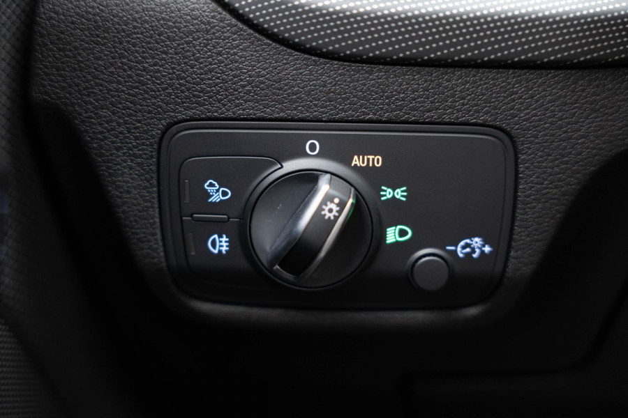 Audi Q2 35 TFSI Edition one |3xS-Line|Pano|Ambient|VOLL|