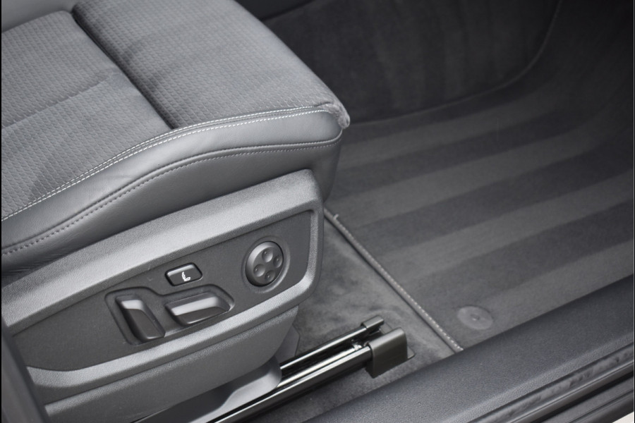 Audi Q5 55 TFSI e S-Line 367 Pk Luchtvering Trekhaak Matrix ACC Sfeerverlichting 20 Inch